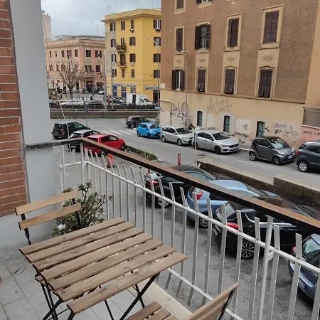 Casa Con Lorenzo ローマ